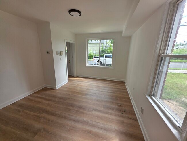 Building Photo - 4262 Clay St NE