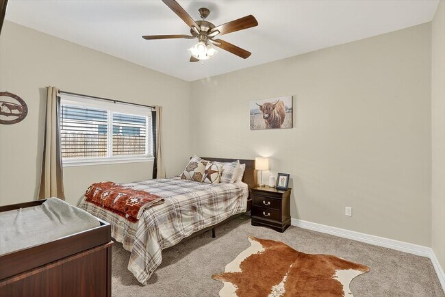 Building Photo - 2214 Cuarzo Dr