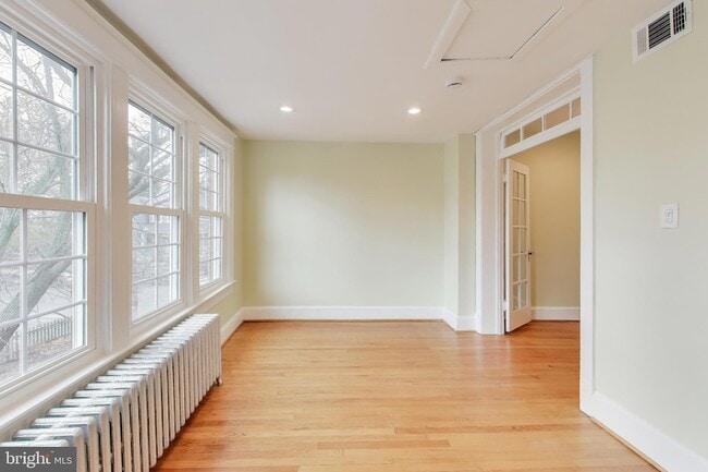 Building Photo - 628 Madison St NW