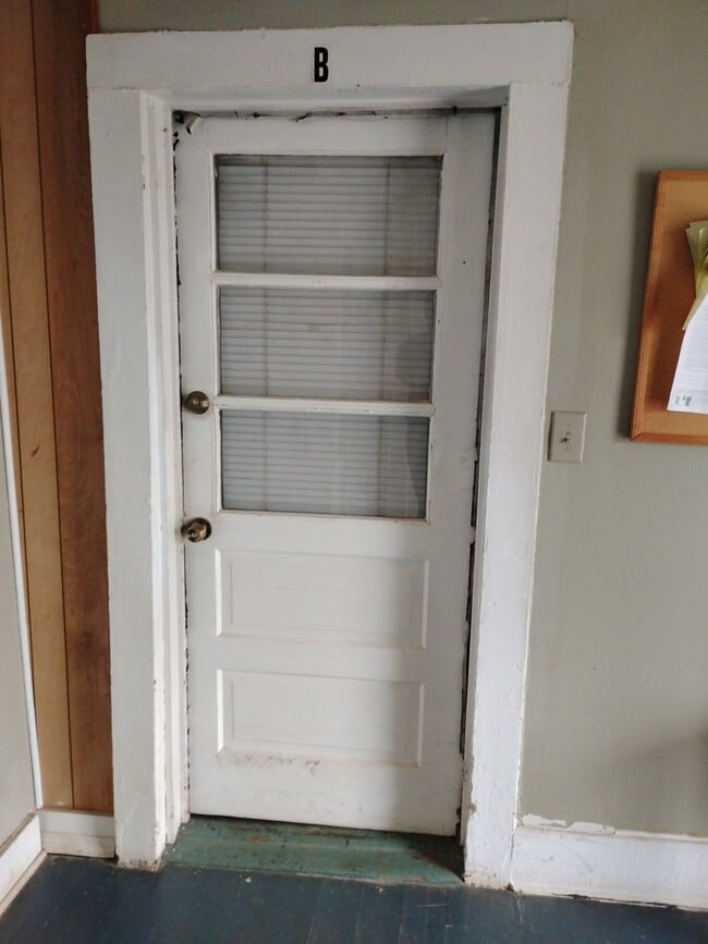 Building Photo - 219 West Bell Street