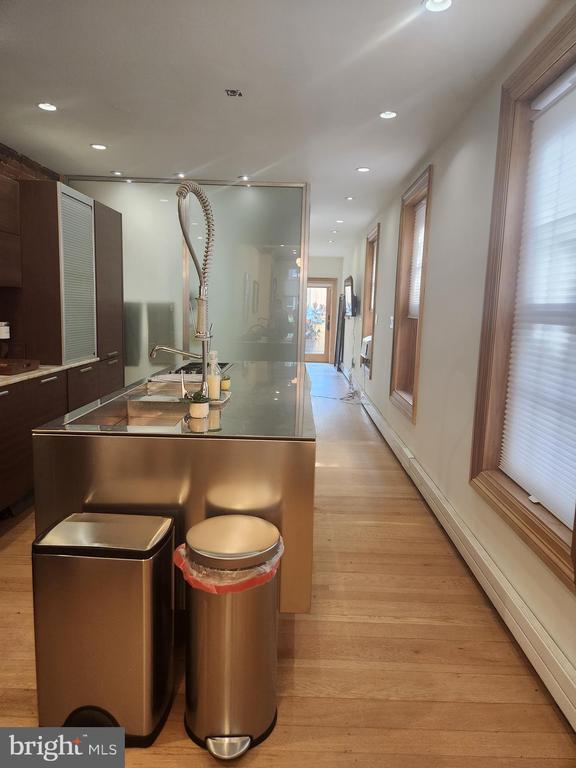 Building Photo - 2402 Lombard St