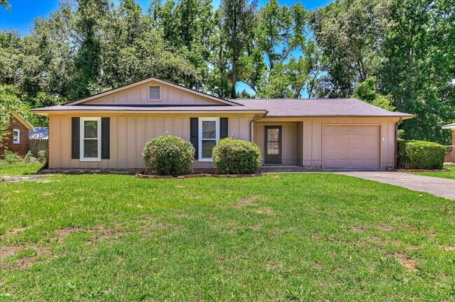 Building Photo - 4532 Hillside Dr