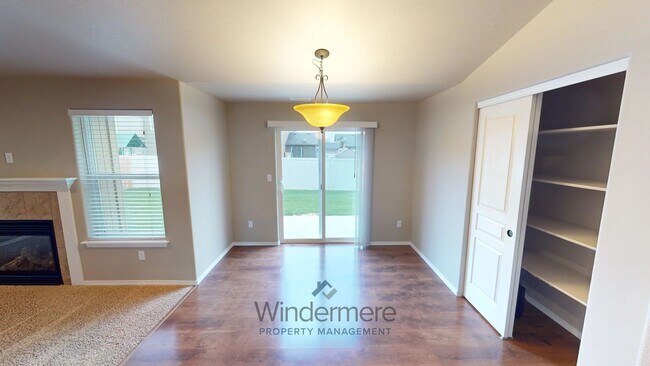 Building Photo - 247 Chapra St