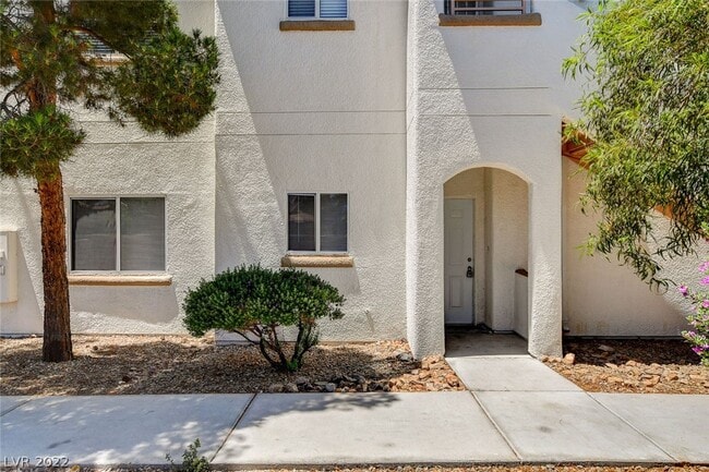 Building Photo - 5650 E Sahara Ave