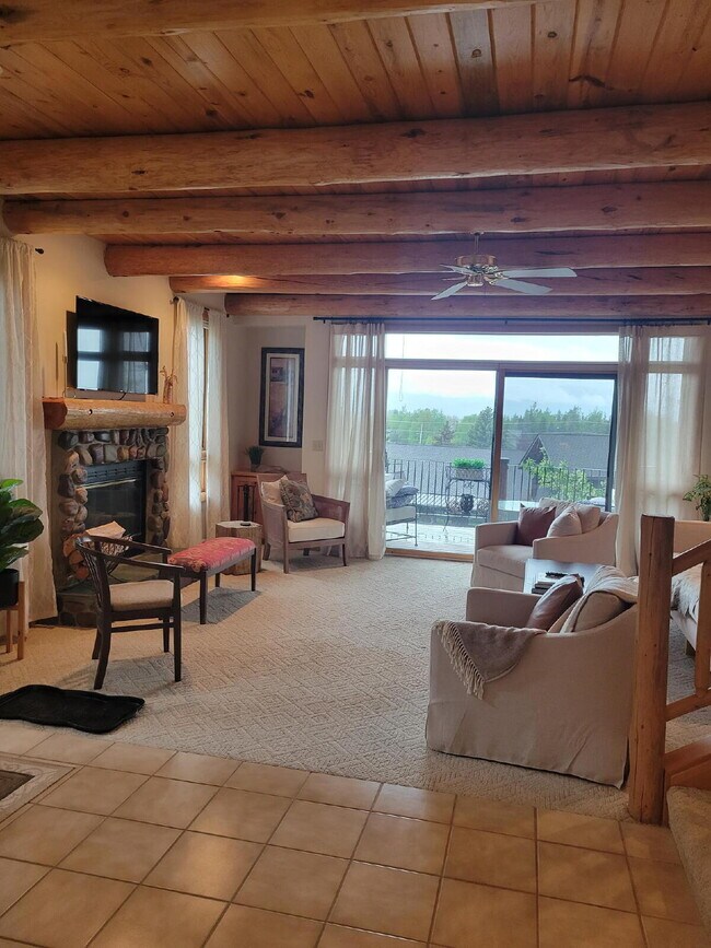Building Photo - Furnished 3 bedroom, 3.5 bath
