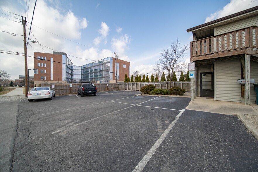 Private Parking Lot - 701 N Dicks St