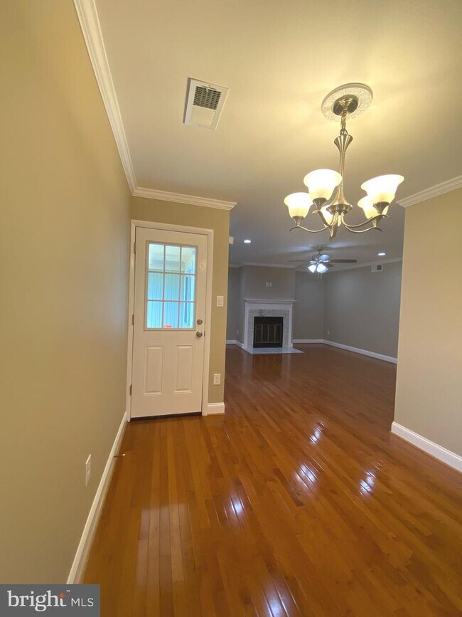 Building Photo - 7212 Donnell Pl
