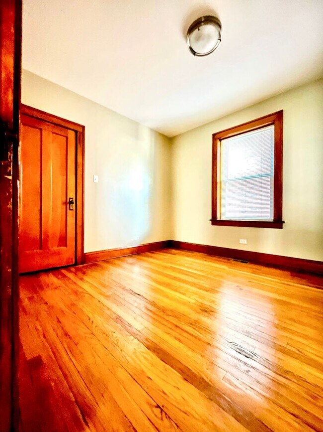 Building Photo - 3227 N Albany Ave