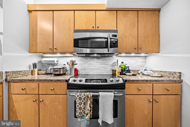 Building Photo - 631 D St NW