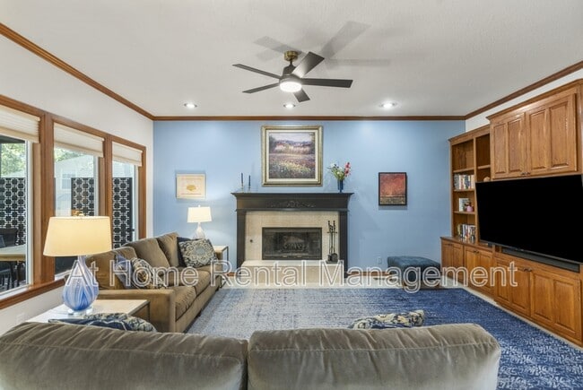Building Photo - 1220 Renaissance Dr