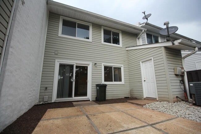 Building Photo - 118 N Cottage Rd