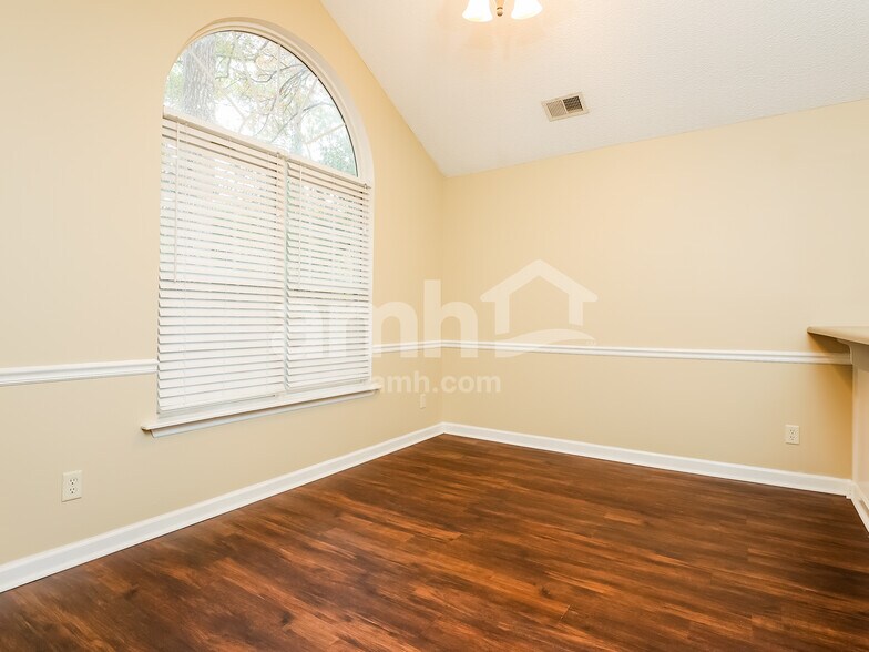 Building Photo - 44 Westminister Pl