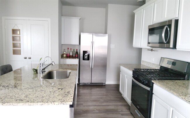 Building Photo - 17359 King Eider Rd