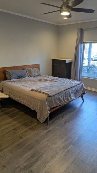 Building Photo - 3990 Centre St