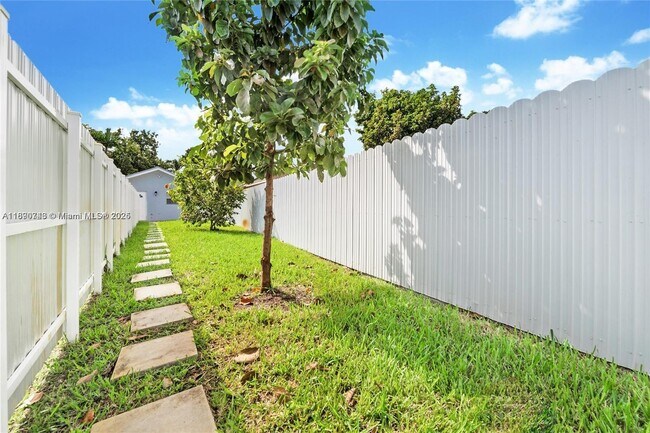 Building Photo - 11480 SW 42nd Terrace