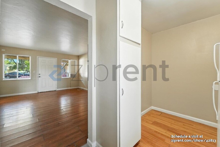 Building Photo - 151 W 18th St