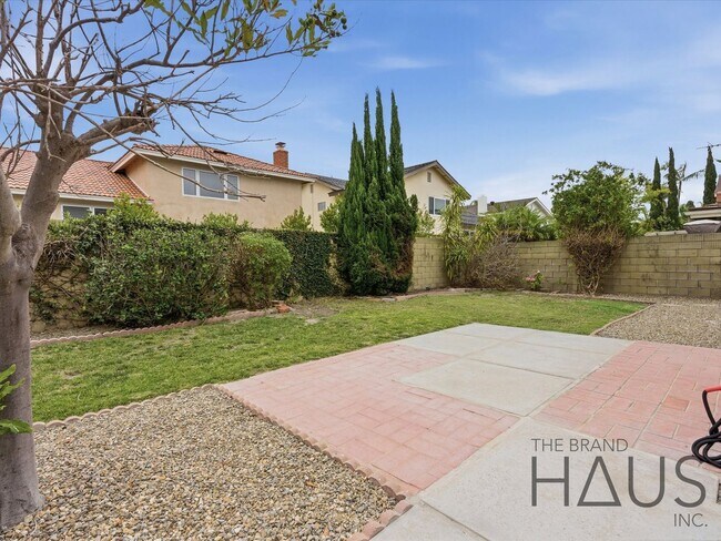 Building Photo - Newly Remodeled Huntington Beach Home with Brand-New AC & Premium Finishes
