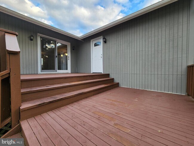 Building Photo - 502 Roberts Dr NW