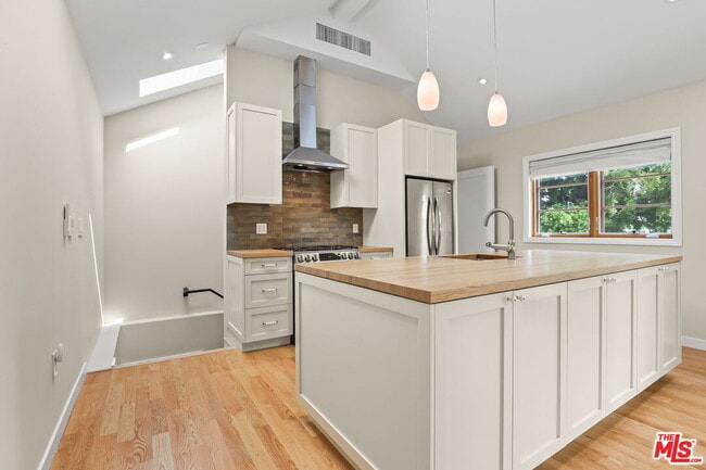 Building Photo - 652 Kensington Rd