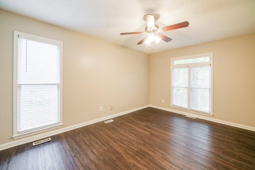 Building Photo - 3539 Pine Grove Dr