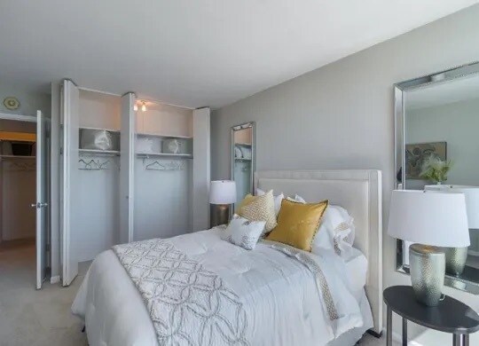 Building Photo - 530 W Hawthorne Pl