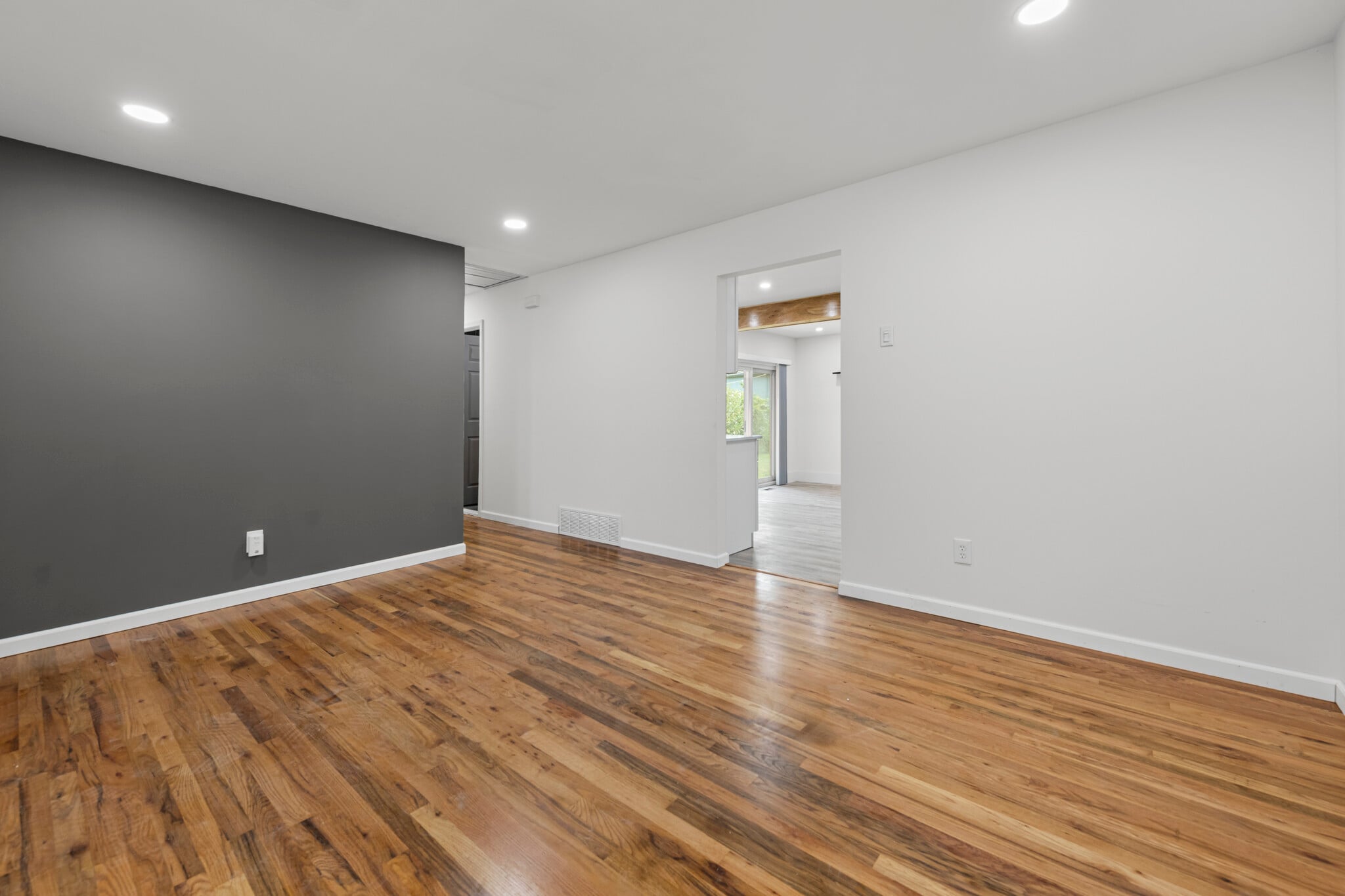 Building Photo - 32447 Hawthorne Dr