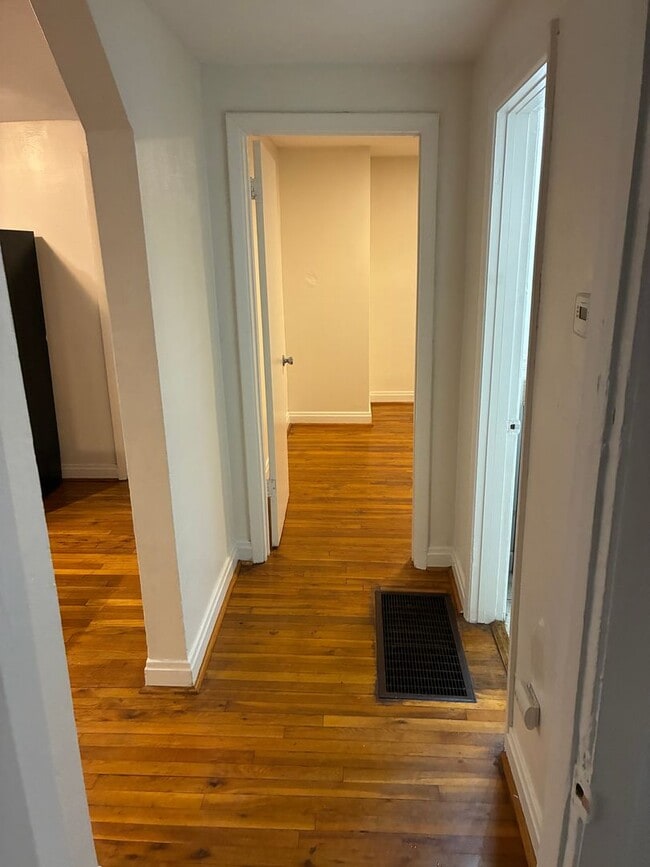 Building Photo - 2 bed 1 bath Conveniently located in Overland on Page