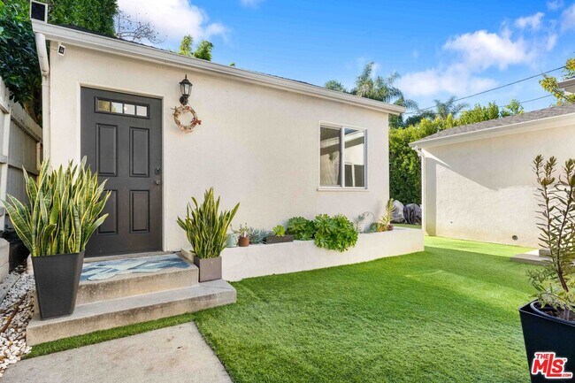 Building Photo - 11642 Acama St