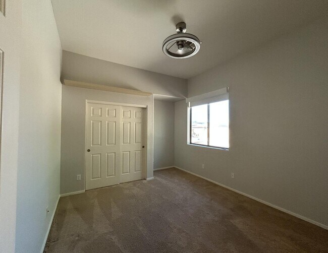 Building Photo - 26041 N Fernbush Dr