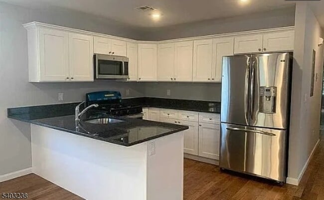 Building Photo - 201 Schuyler Ave