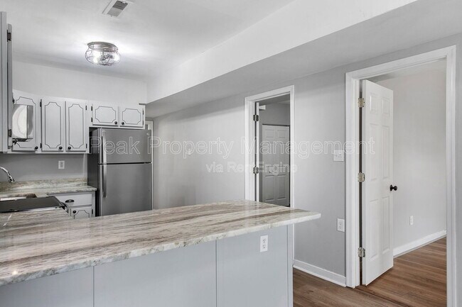 Building Photo - 612 N 32nd St