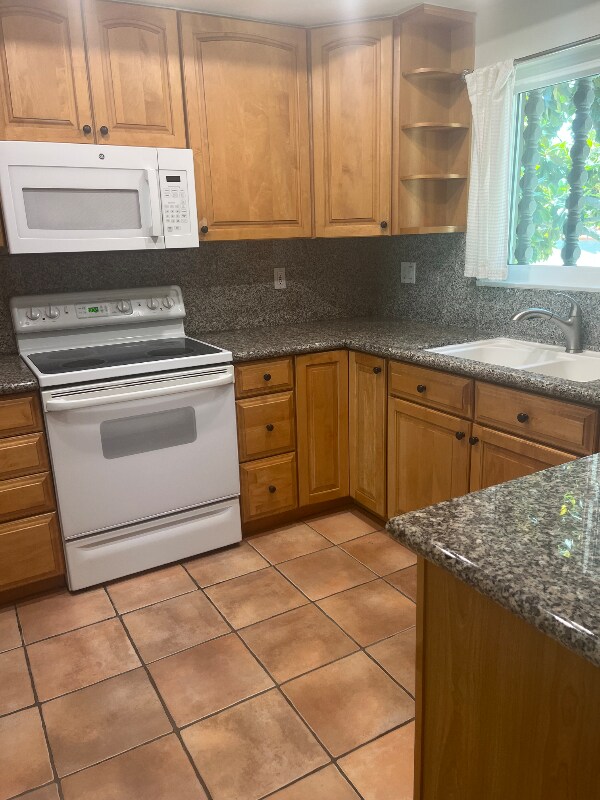 Building Photo - 12102 Rancho Bernardo Rd