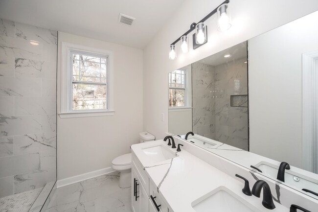 Building Photo - Beautiful Home For Rent in Rozelle-Annesdale Neighborhood!