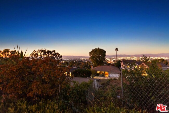 Building Photo - 15451 Longbow Dr
