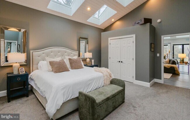 Building Photo - 15841 York Rd