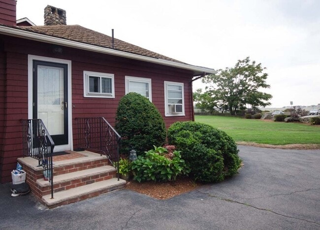 Building Photo - 760 Shirley St