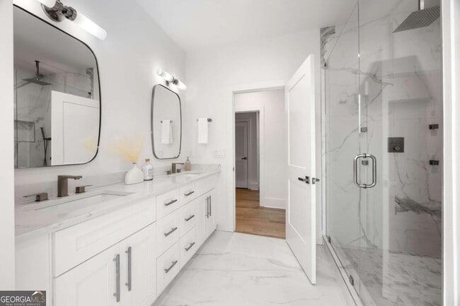 Building Photo - 24 Hutchinson St NE