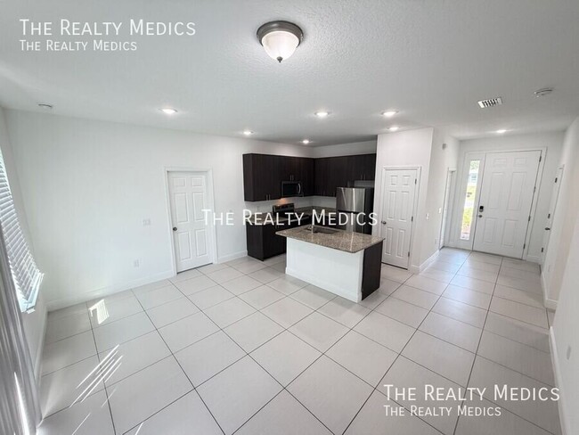 Building Photo - 2481 San Filippo Dr SE