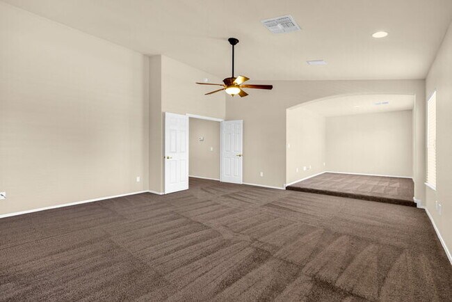 Building Photo - 1412 E Powell Way