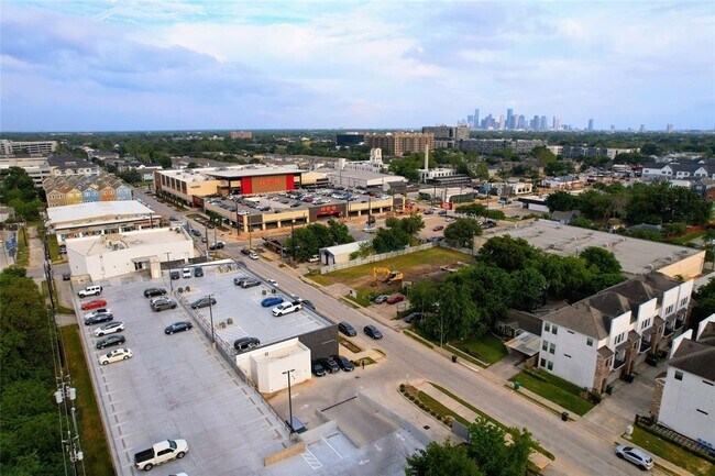 Building Photo - 2640 Fountain Key Blvd