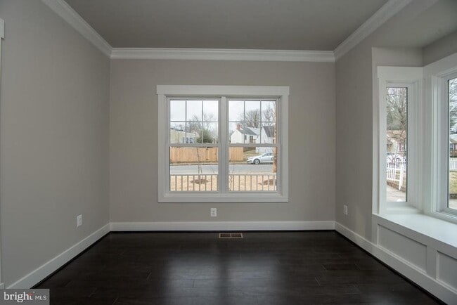 Building Photo - 6928 Regent Ln
