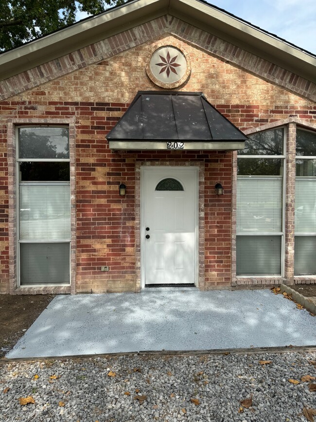 Primary Photo - 202 S 2nd St