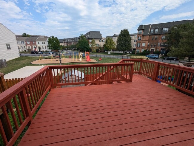 Building Photo - Renovated Townhouse in Frederick ready for...