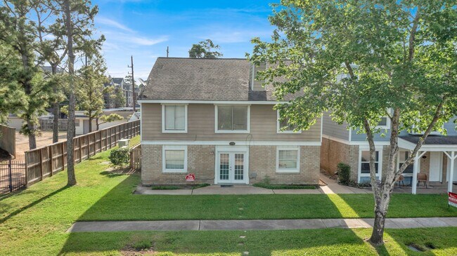 Building Photo - 770 Memorial Mews St