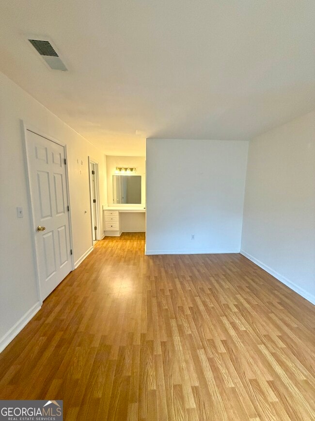 Building Photo - 3595 Woodbriar Cir