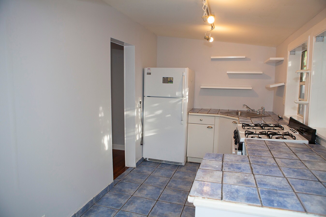 Building Photo - 419 43rd St