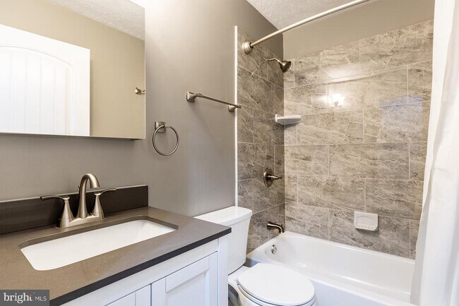 Building Photo - 847 Harbor View Terrace