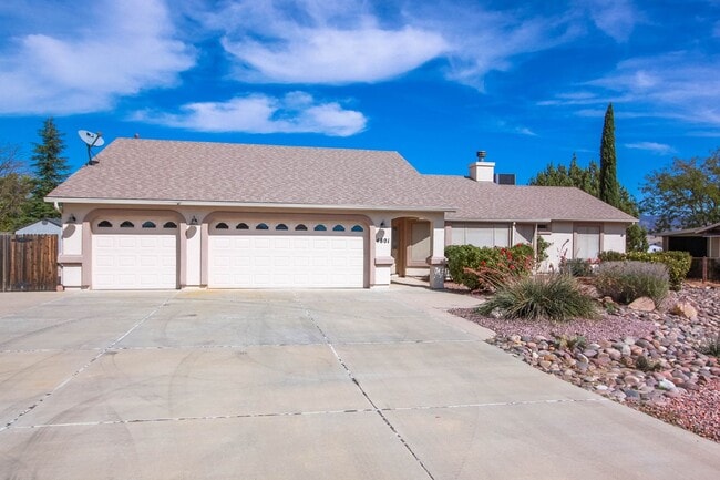 Building Photo - 4 Bedroom Home with 3 Car Garage in PV!