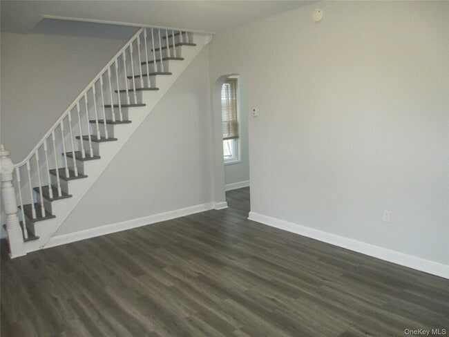 Building Photo - 40 W Broad St