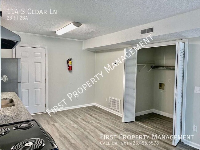 Building Photo - 114 S Cedar Ln